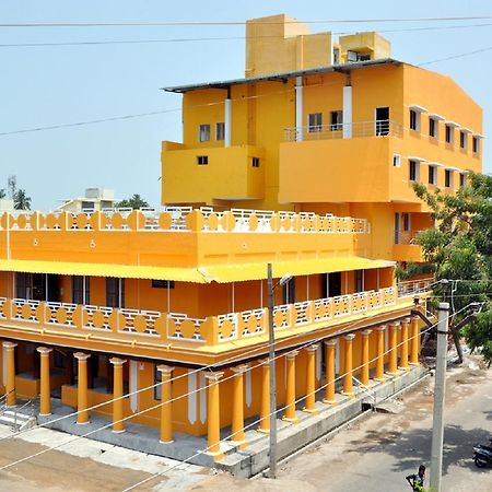 Hotel Anandhiram Heritage Karaikal Esterno foto